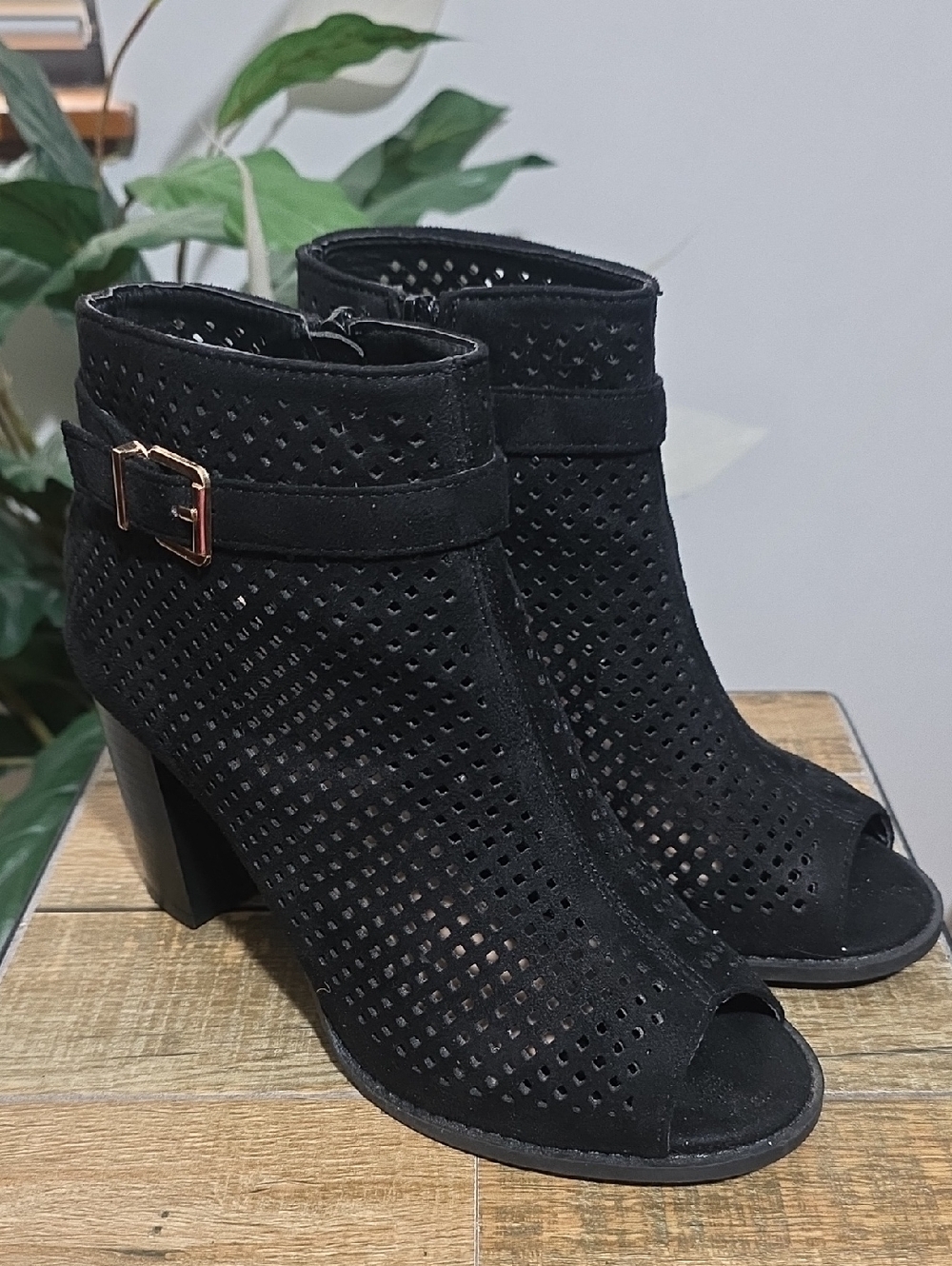 Bella Marie Peep Toe Zip Bootie Heel Perforated Womens 8